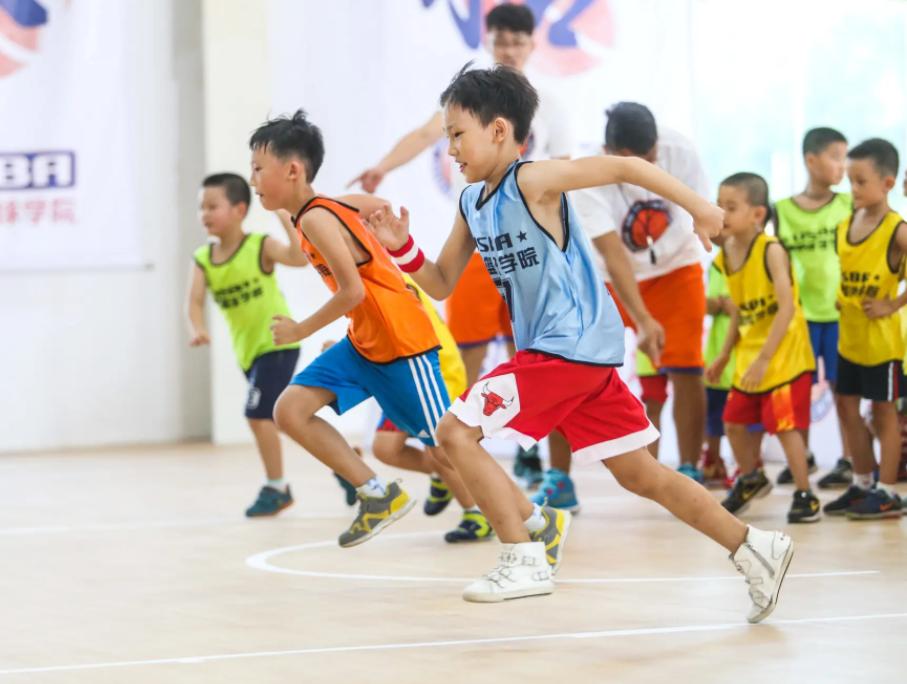 中学生体操运动_中学生体操舞蹈视频_中学生表演体操