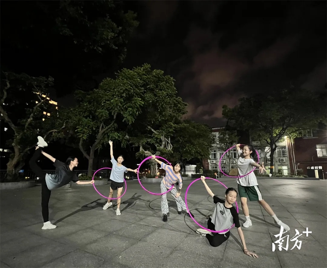 中学生表演体操_中学生体操运动_中学生体操分解动作