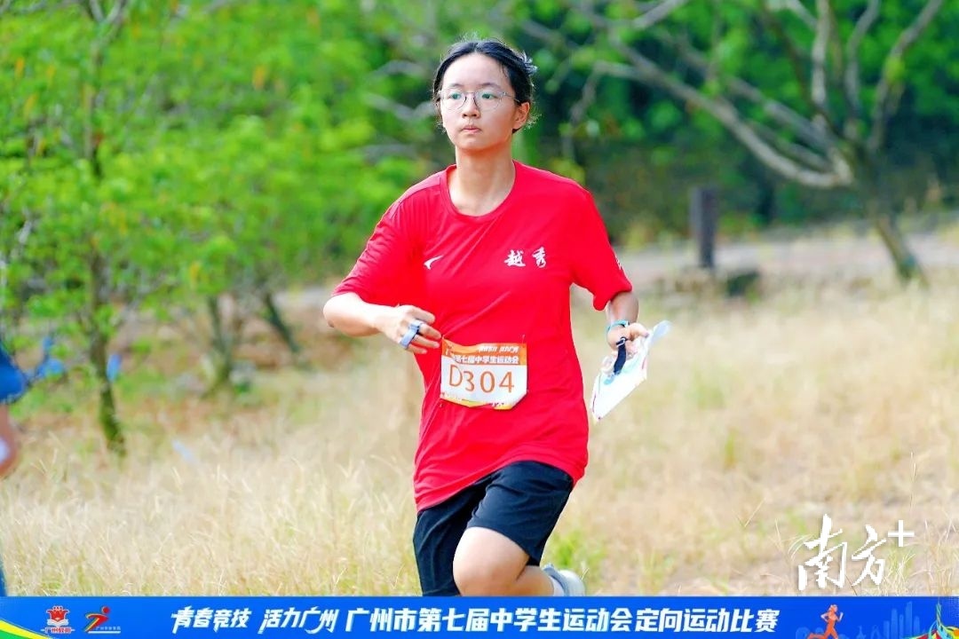 中学生体操分解动作_中学生体操运动_中学生表演体操