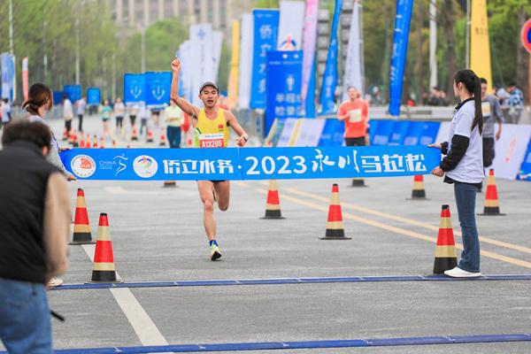 2023永川马拉松鸣枪起跑：万人参与，赛