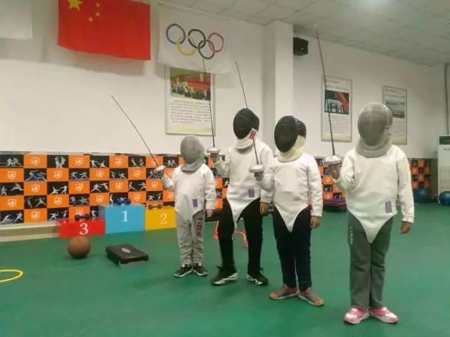 郑州击剑比赛儿童冠军是谁_郑州击剑馆儿童_郑州儿童击剑培训