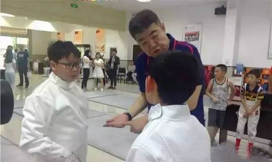 郑州儿童击剑培训_郑州击剑比赛儿童冠军是谁_郑州击剑馆儿童