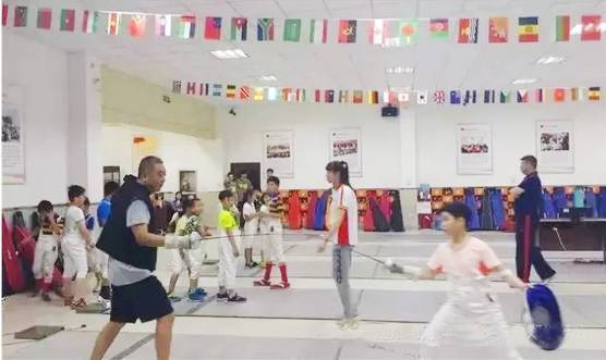 郑州儿童击剑培训_郑州击剑比赛儿童冠军是谁_郑州击剑馆儿童