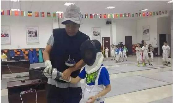 郑州击剑馆儿童_郑州击剑比赛儿童冠军是谁_郑州儿童击剑培训