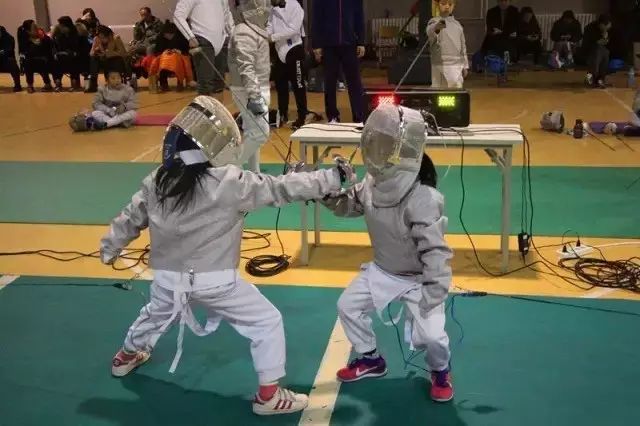 郑州儿童击剑培训_郑州击剑馆儿童_郑州击剑比赛儿童冠军是谁
