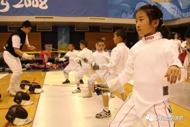 万国体育：专业击剑培训，铸剑育人，推动青