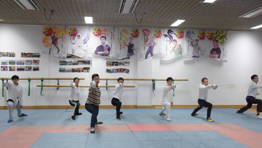 击剑训练视频技巧女生_女生练击剑的好处_女生怎么击剑