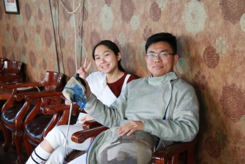 击剑训练视频技巧女生_女生练击剑的好处_女生怎么击剑